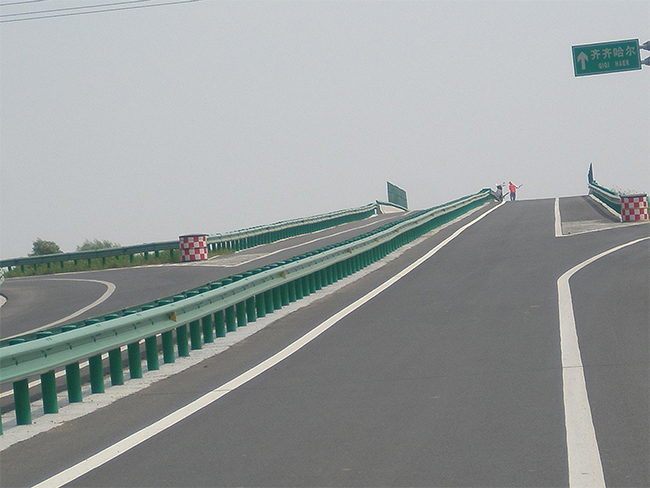 榆林高速公路护栏的材质与规格