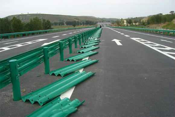 榆林波形护栏的维护与管理确保道路安全的关键步骤